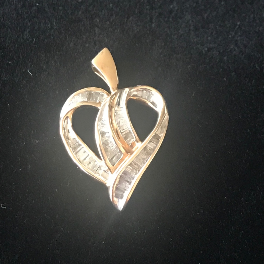 10kt Gold Heart Diamonds Pendent